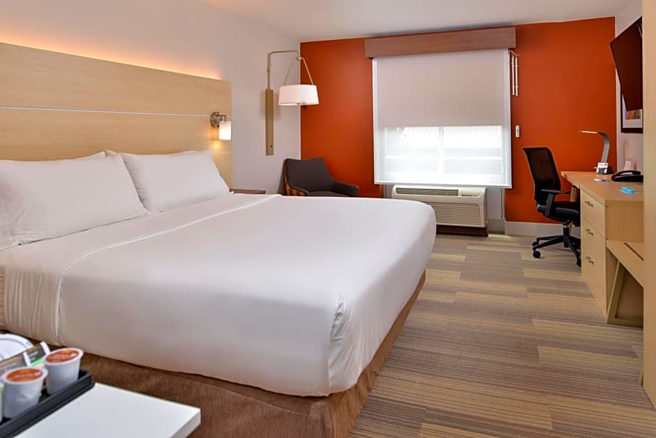Holiday Inn Express Hotel and Suites Cincinnati - Mason By IHG