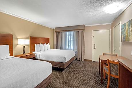 2 Queen Beds, Non-Smoking, Kitchenette, High Speed Internet Access, Coffee Maker, Continental Breakf