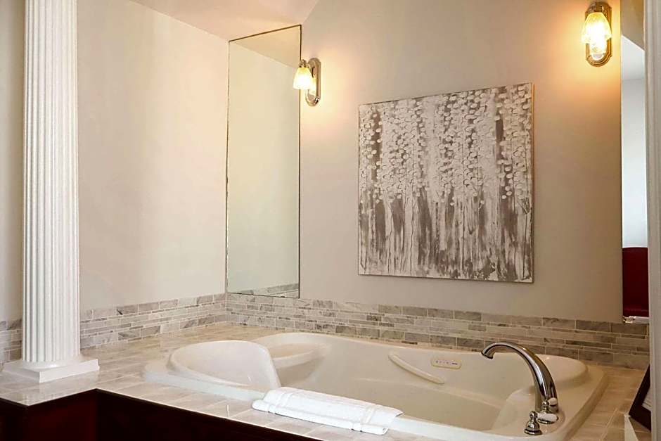 Quality Inn & Suites Downtown