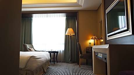 Suite with Lake View