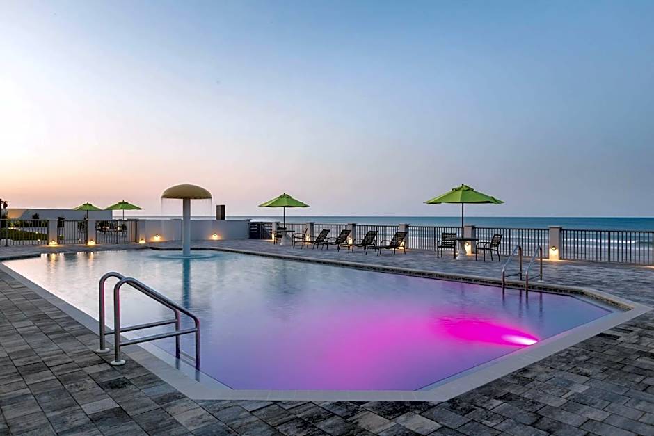 La Quinta Inn & Suites by Wyndham Oceanfront Daytona Beach