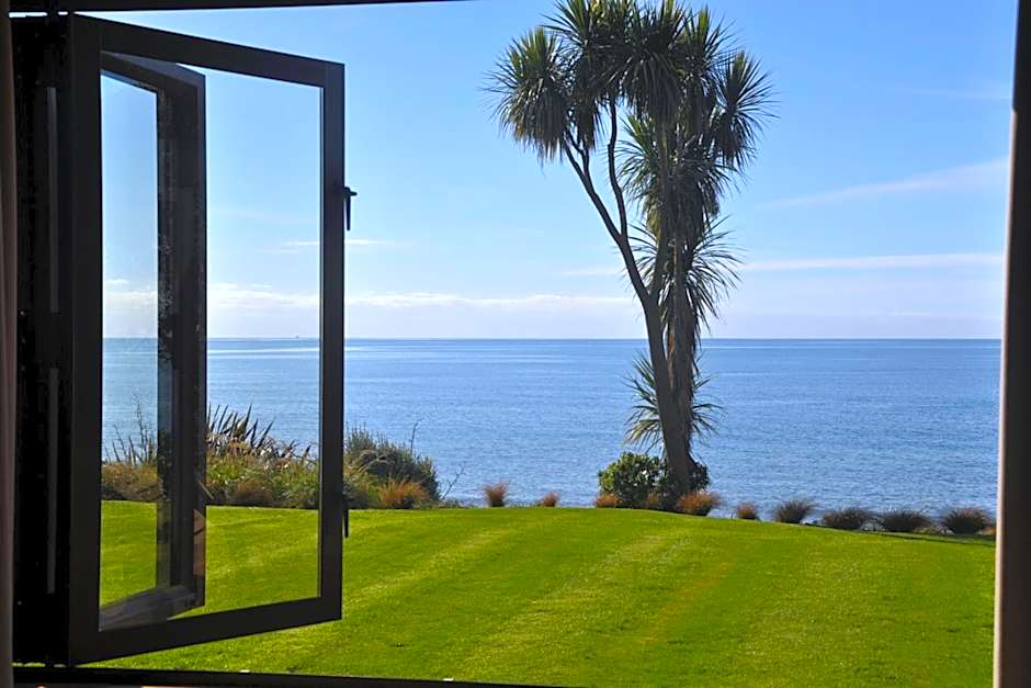 Adrift In Golden Bay- Absolute Beachfront Villas