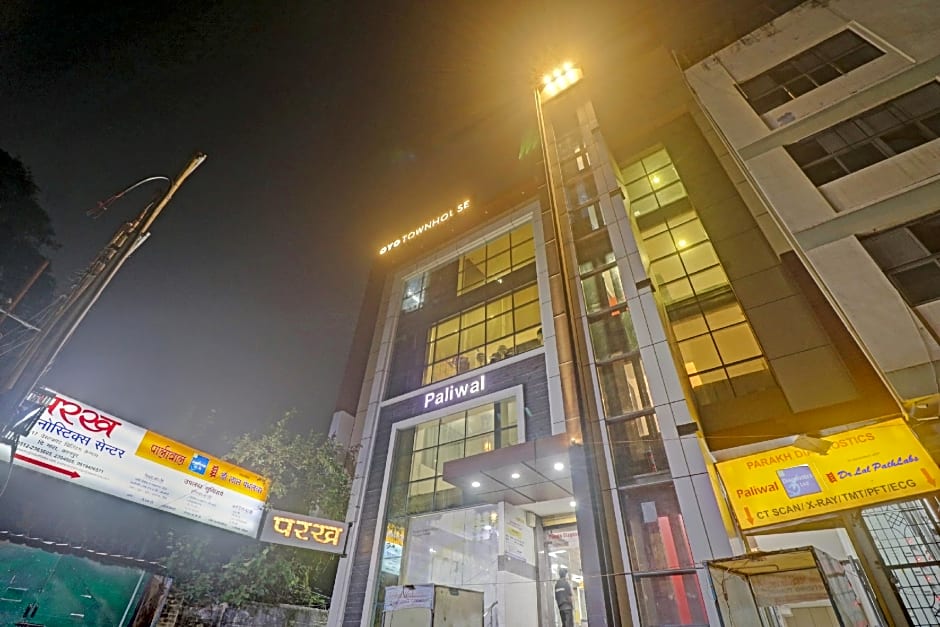 OYO 77788  Townhouse 405 Mall Road