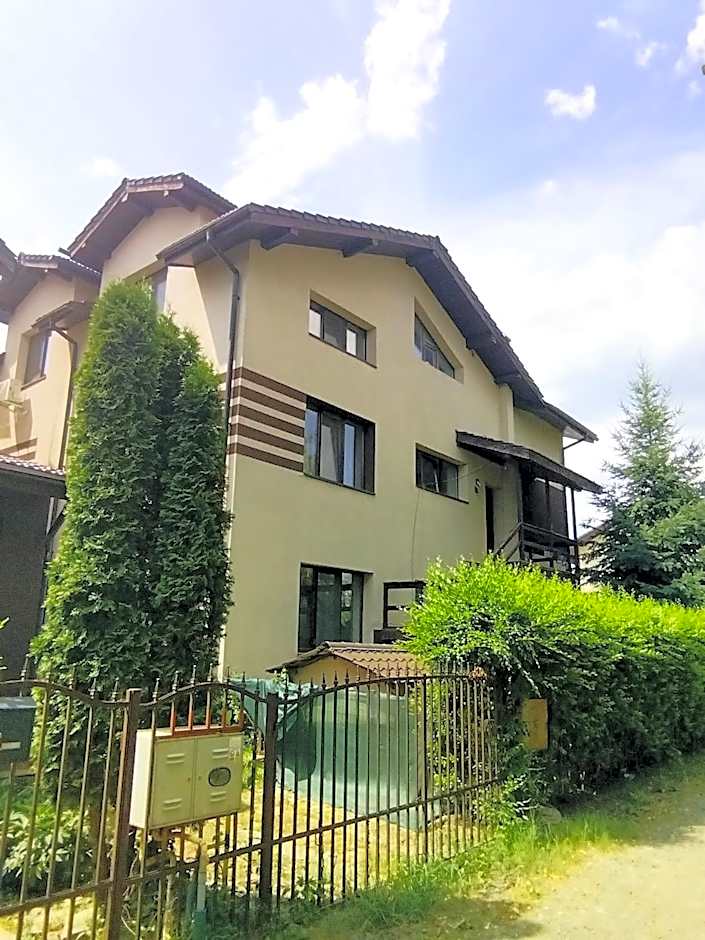 VillaWeb 9rooms - Long term business aparthotel 29 Euro per night per room, min 3months