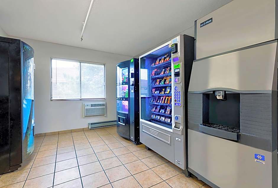 Motel 6-Oak Creek, WI