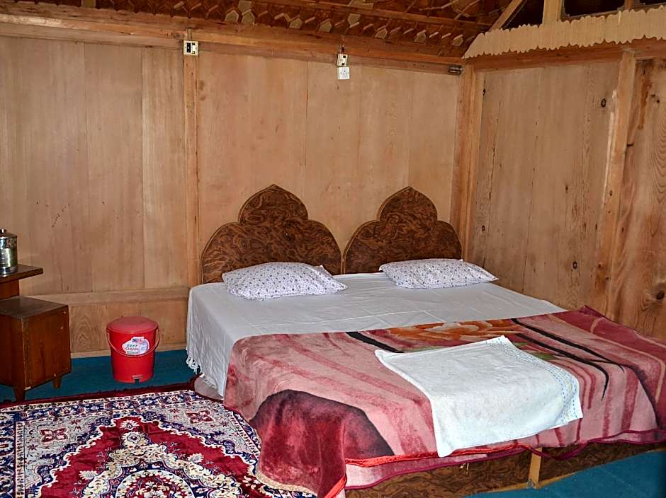 Houseboat Switzerland