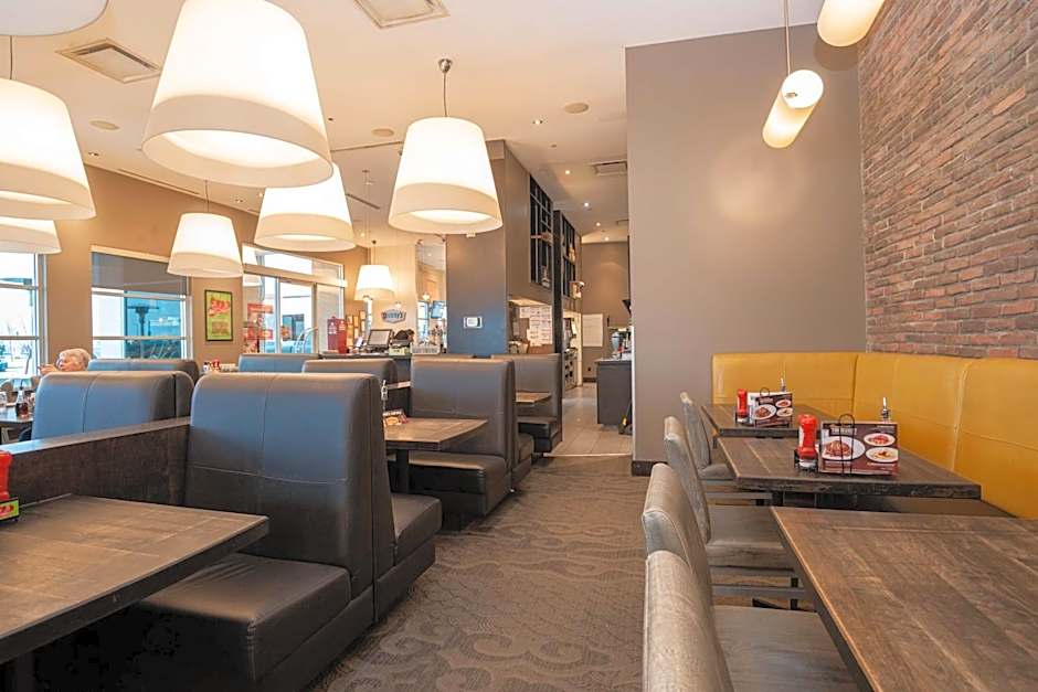 Sandman Signature Edmonton South Hotel