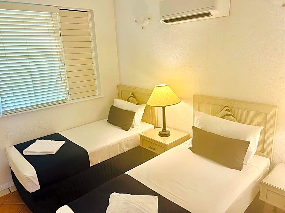 Palm Cove Tropic Apartments