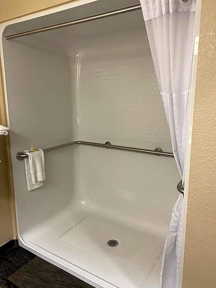 Super 8 by Wyndham New Hampton