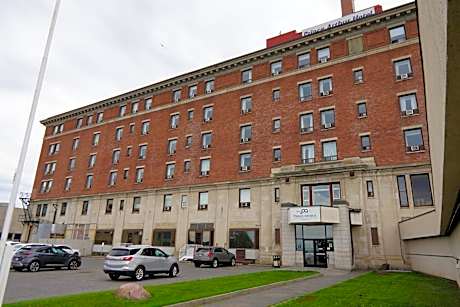 Prince Arthur Waterfront Hotel & Suites
