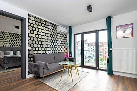 Deluxe One-Bedroom Apartment with Balcony