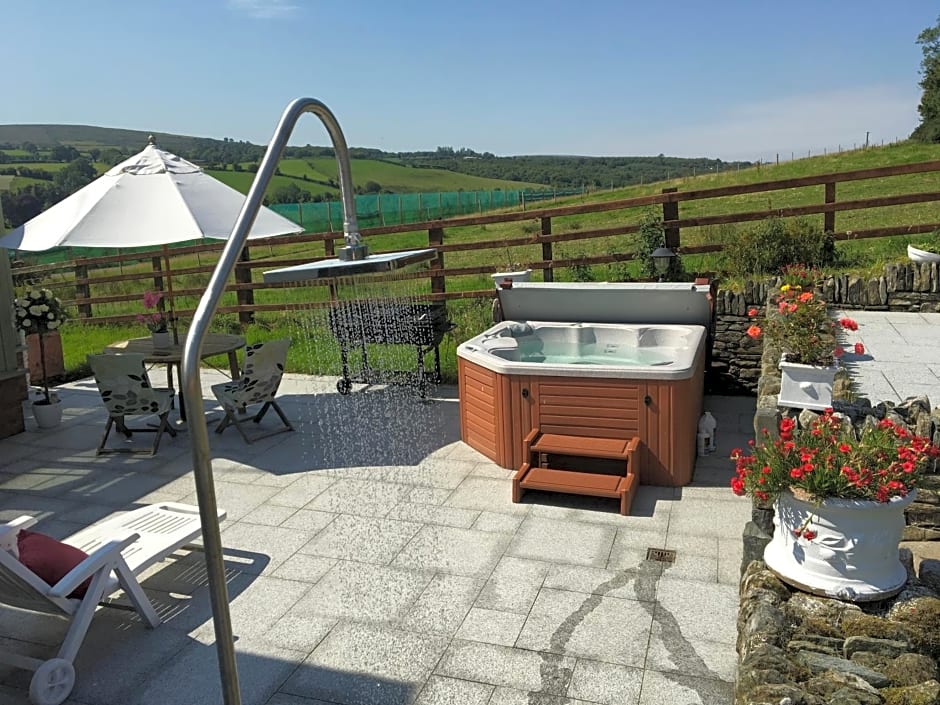 Chalet Superking bed Free Sauna jacuzzi