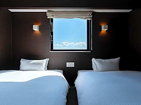 Deluxe Corner Twin Room