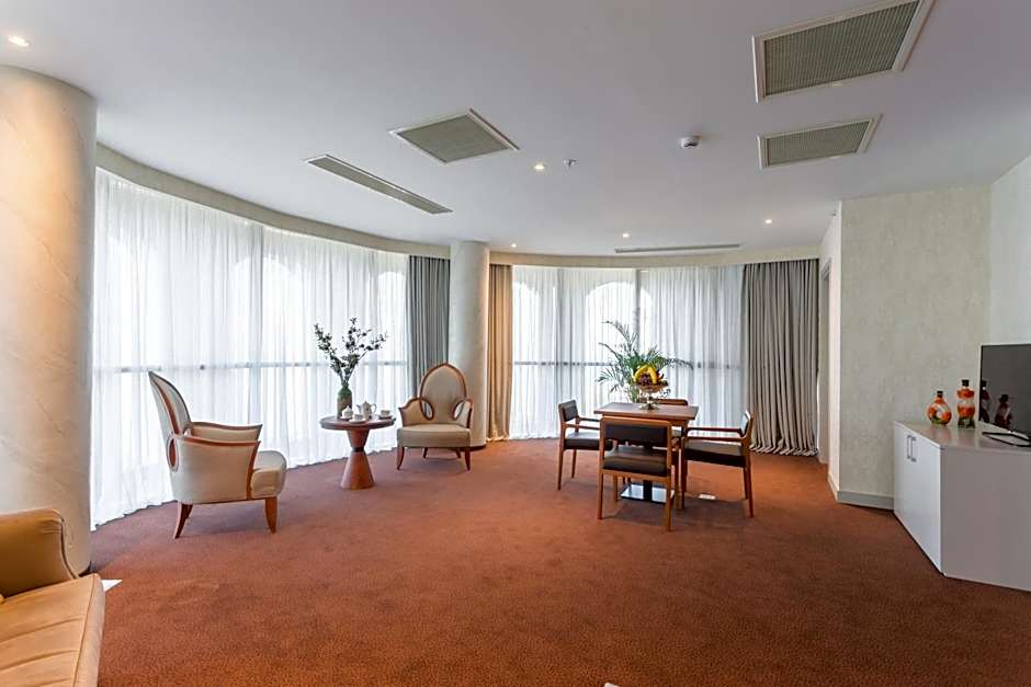 The Grand Gloria Hotel