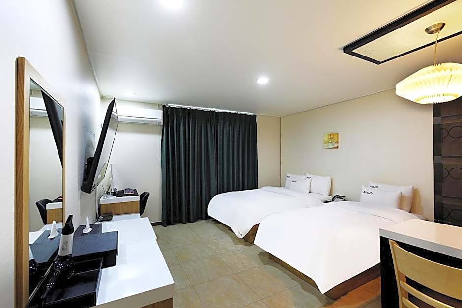 White Tourist Hotel