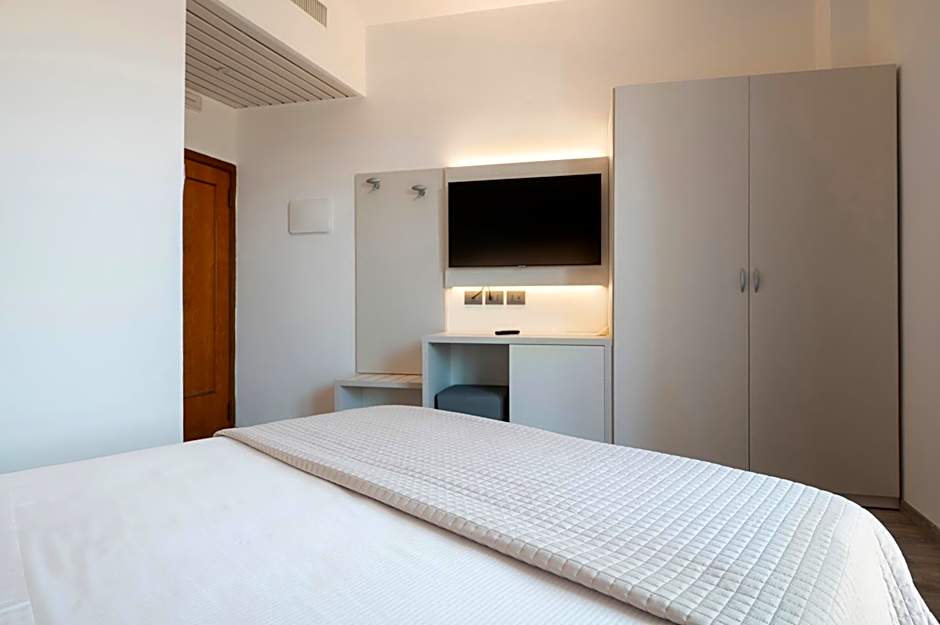 Photo 1 of 6 of Double Room