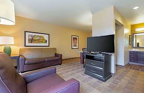 1 Bedroom Suite Accessible Room With 2 Full Beds and A Sofa Sleeper