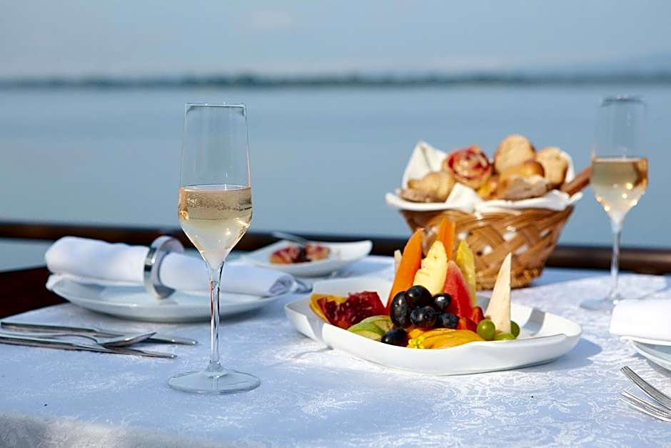 Ekho Lake House Polonnaruwa