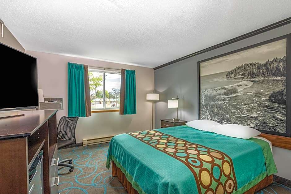 Super 8 by Wyndham Duluth