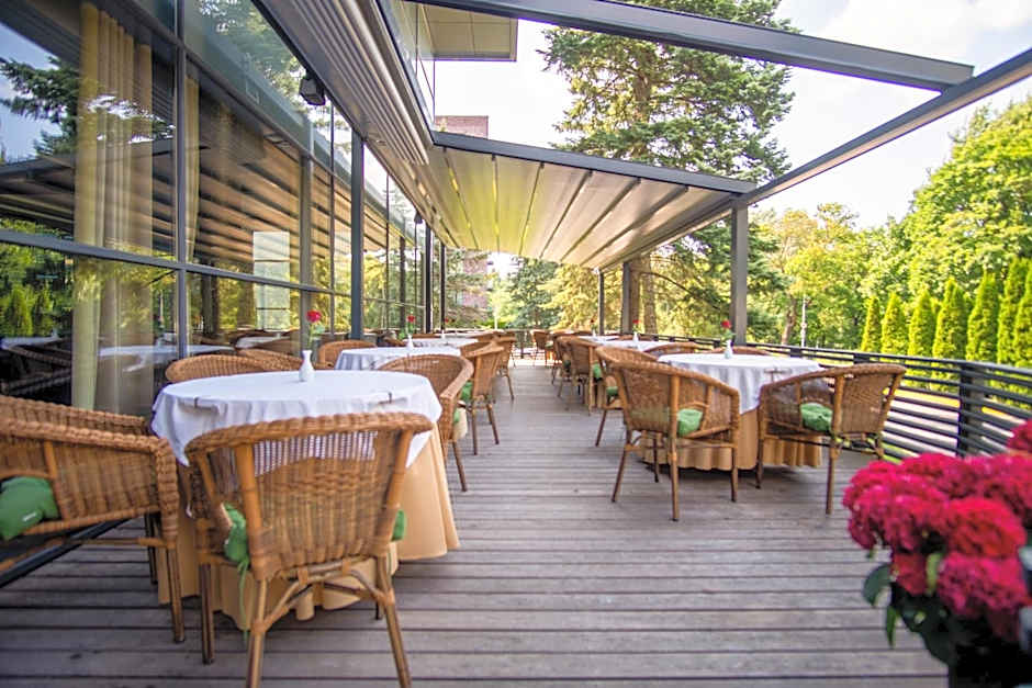 VILNIUS PARK PLAZA HOTEL, Restaurant & Terrace, Panorama Bar, Conference & Banquet Center