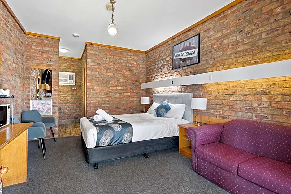 The Settlement Historic Hotel