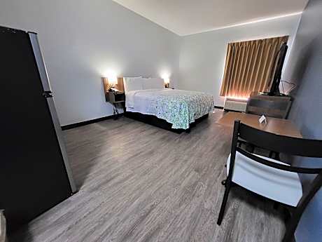 ADA Accessible Studio King Non-Smoking