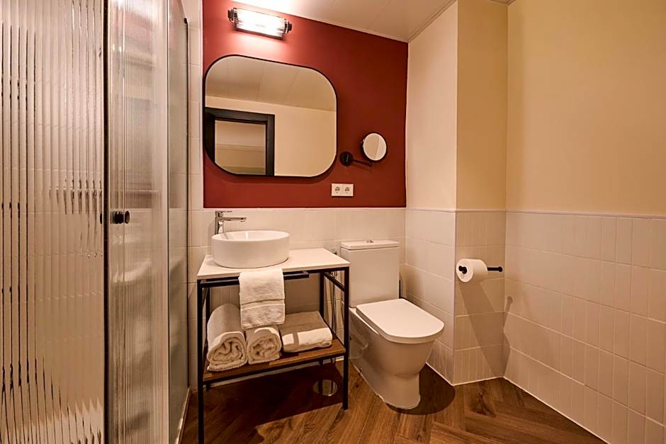 Honest Granada Hotel