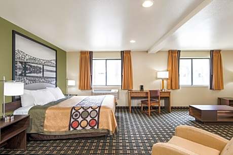 King Suite - Non-Smoking