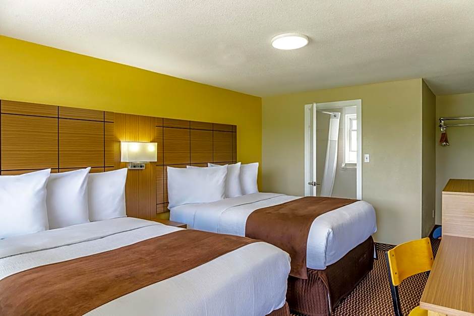 Motel 6 Campbellford, ON