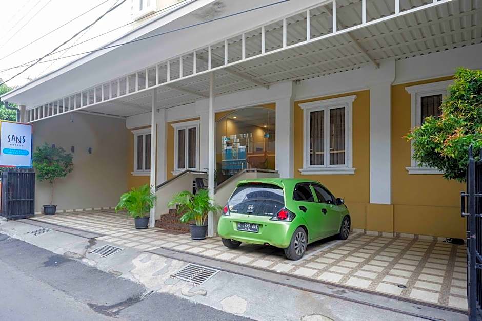 Sans Hotel Empress Simpang Lima