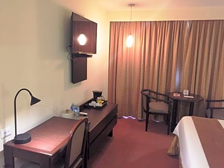 1 KING BED,NO SMOKING,EXECUTIVE ROOM,FULL BREAKFAST