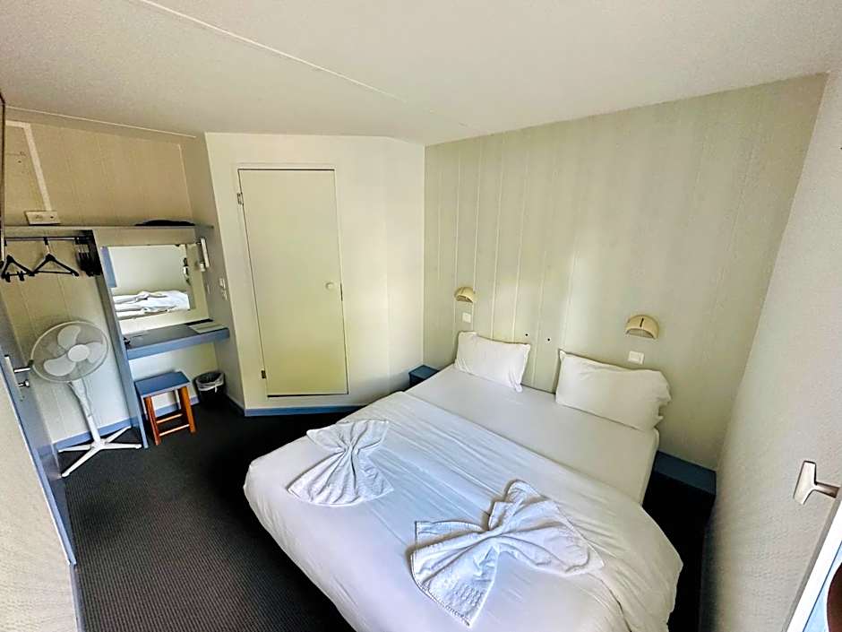 Photo 1 of 3 of Double Room