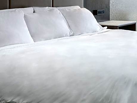 One-Bedroom King Suite