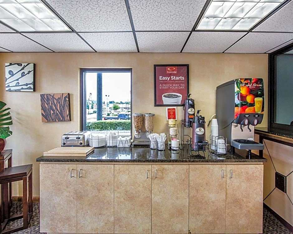 Econo Lodge North