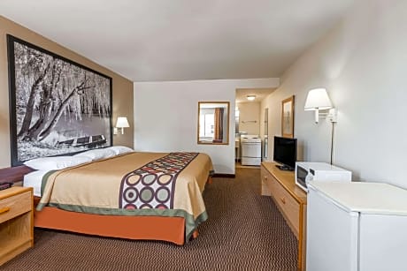 1 King Bed Suite Non-Smoking