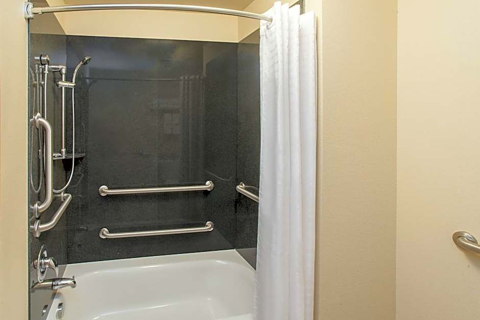 Baymont by Wyndham Grand Forks