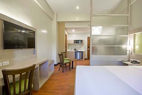 Family Queen Suite with One Queen Bed and One Bunk Bed - Non-Smoking