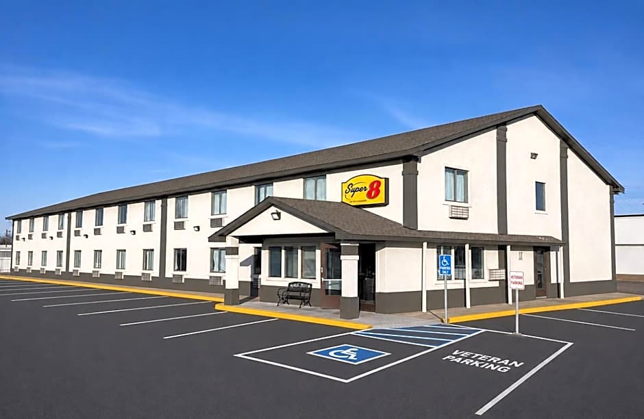 Super 8 by Wyndham Blackwell