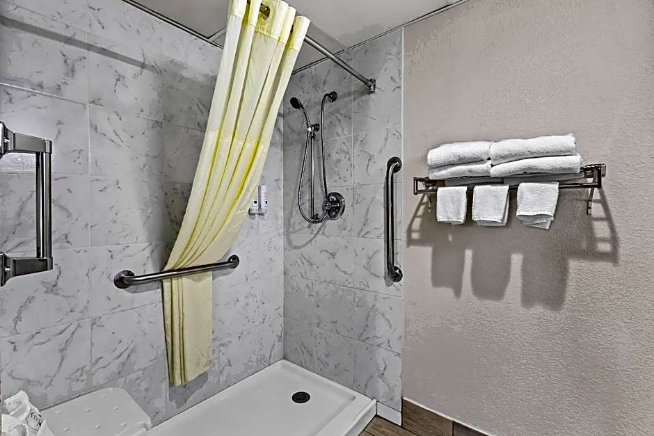 Quality Inn Fort Campbell