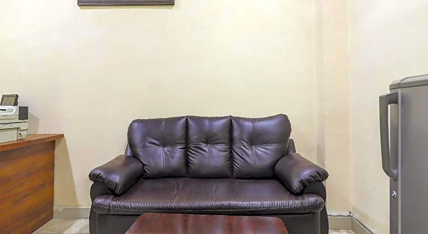 R Square Elite By OYO Rooms – Hyderabad, IA