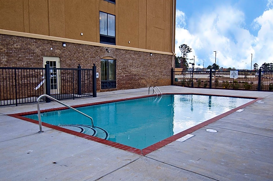 Holiday Inn Express & Suites Jackson/Pearl International Airport