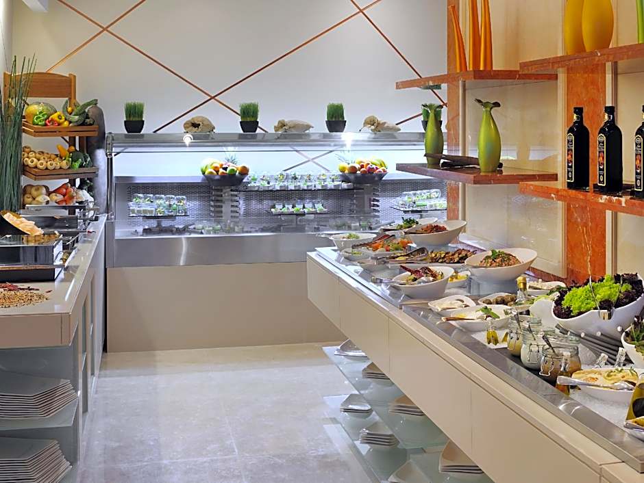 Movenpick Hotel Jumeirah Lakes Towers