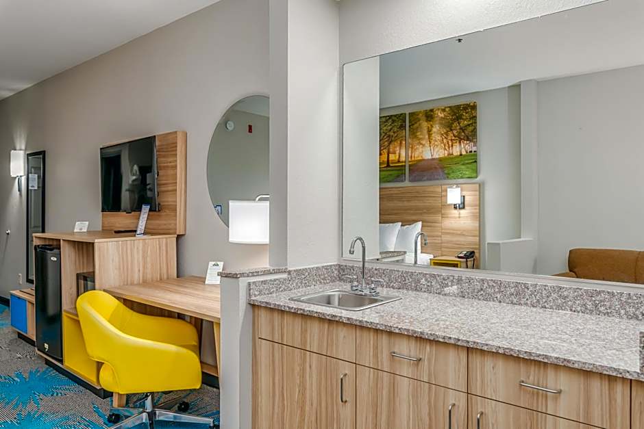 Days Inn & Suites by Wyndham Prattville-Montgomery