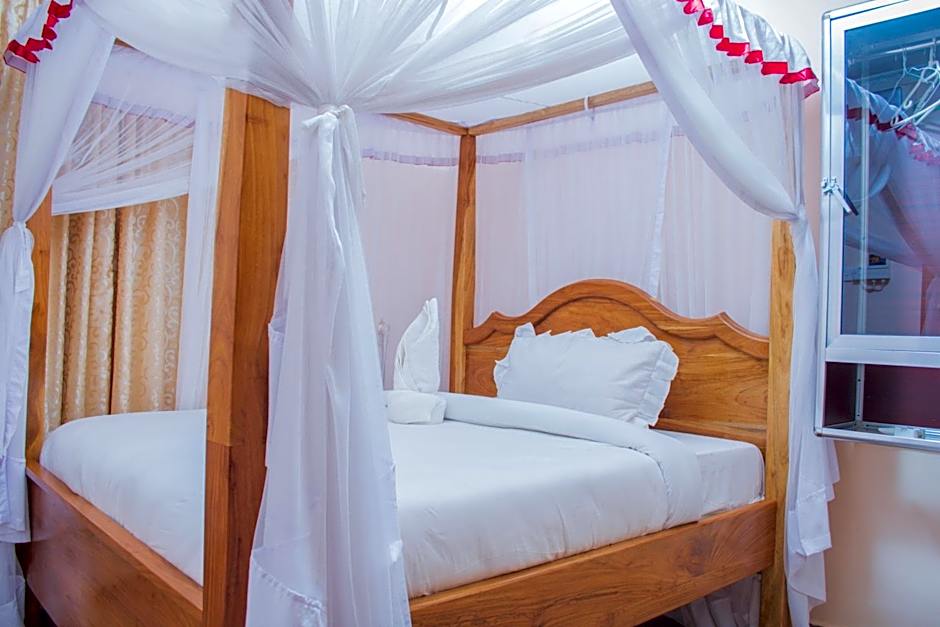Mzunguu Safari Lodge