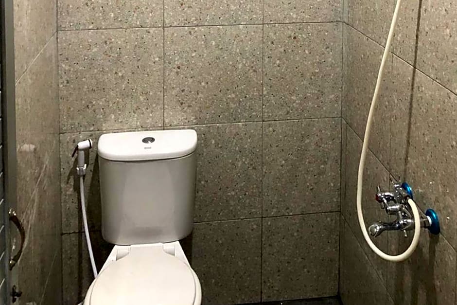 RedDoorz near RS Adam Malik Medan 2