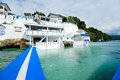 Rockwalled Beach Resort by Hiverooms