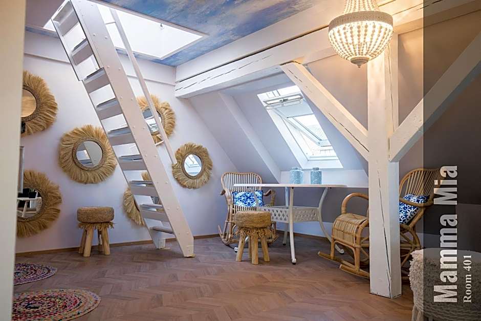 The Henry Self Check-In Guesthouse