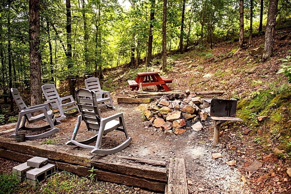 The Americana - Parker Creek Bend Cabins