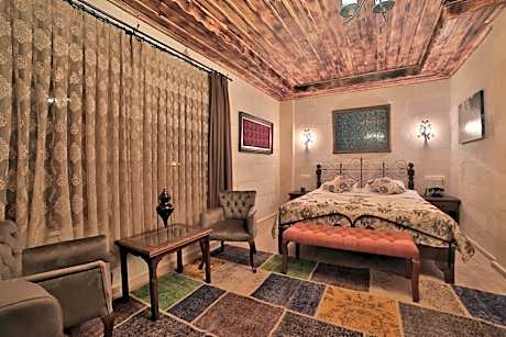 Comfort Room with Tub