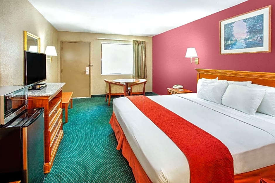 Days Inn by Wyndham Kennesaw